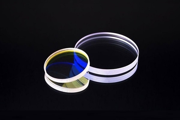 偏振分光鏡片可將S偏振和P偏振分開布儒斯特角入射